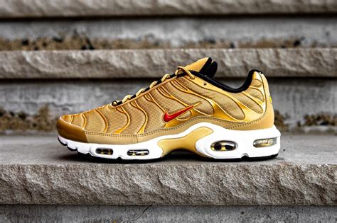 nike air schuhe sschwrz gold|Nike Air max plus.